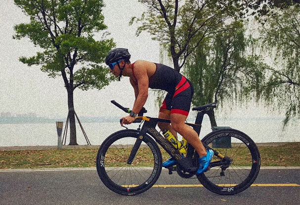  選択：ROAD バイクまたはマウンテンバイク、どれがより適しています。 